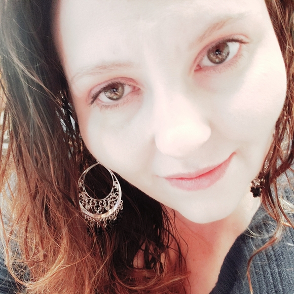 Meet your Posher, Petra - Picture 1 of 2